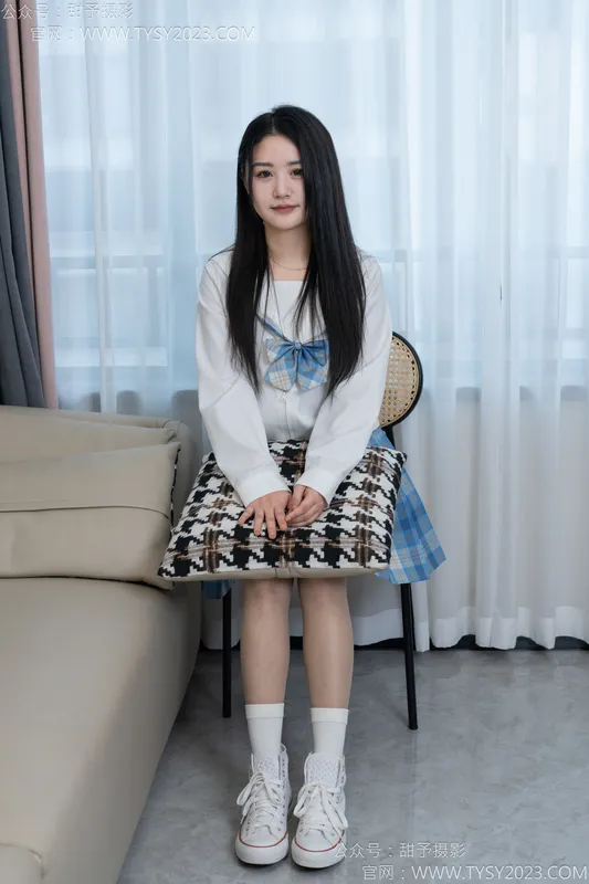 甜予摄影 No.154 澜澜-帆布鞋、白棉袜、薄灰丝、跺脚抖腿剧情 - 甜予摄影