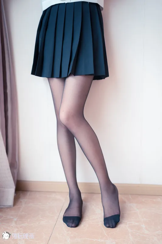 兔玩映画 B75.005 黑丝和百褶裙 - 兔玩映画